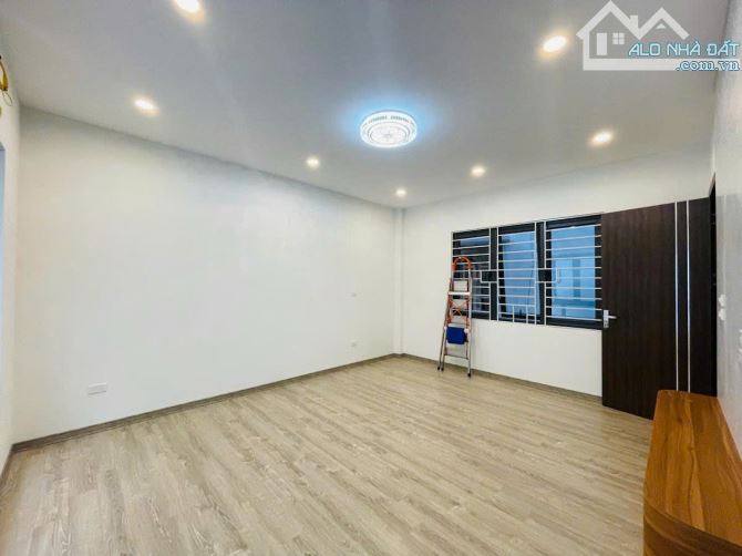 NHÀ PHÂN LÔ 1 NHÀ RA PHỐ VỈA HÈ  Ô TÔ 16 CHỖ RỘNG 70m 6 TẦNG 29 TỶ HOÀNG QUỐC VIỆT - 2