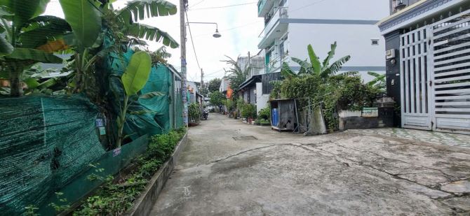 Bà Điểm(XTT-HM) bán 2.227m2 phủ hồng ngang 30m cách đường Phan Văn Hớn chỉ 350m giá 11,5tỷ - 2