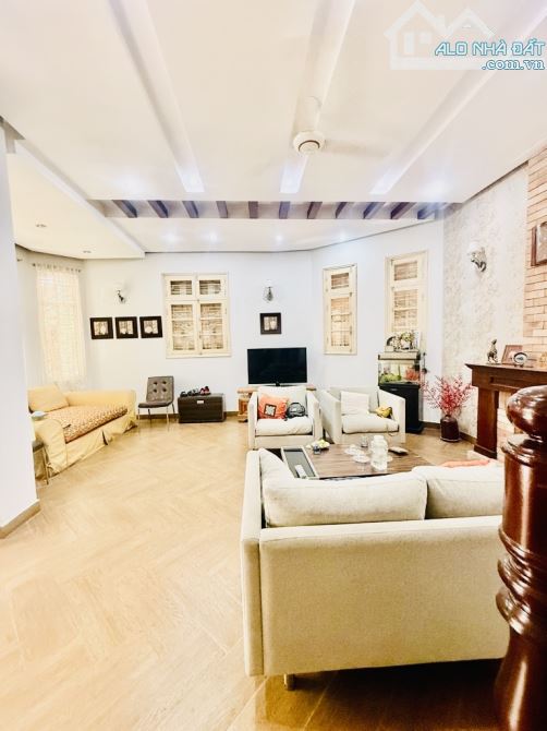BÁN BIỆT THỰ  PHỐ NGUYỄN ĐÌNH CHIỂU- Q. HBT- NHÀ ĐẸP GẦN CV- 88.9m2-4 TẦNG- MT 9m -25.5 TỶ