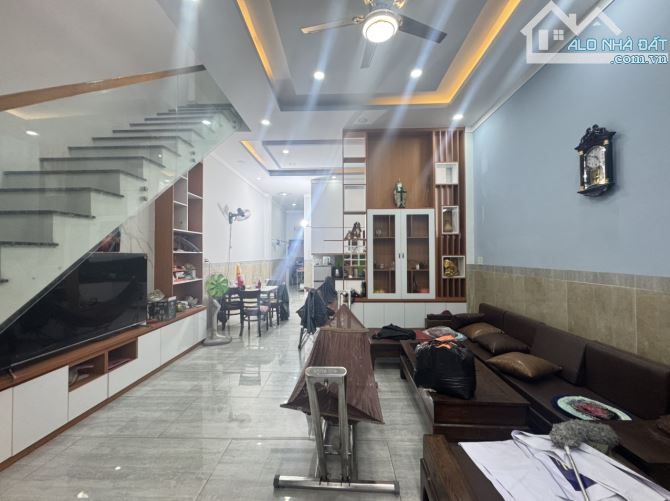 BÁN NHÀ LẦU SỔ RIÊNG GẦN CHỢ QUANG THẮNG - TRẢNG DÀI – 2,5 tỷ - 2
