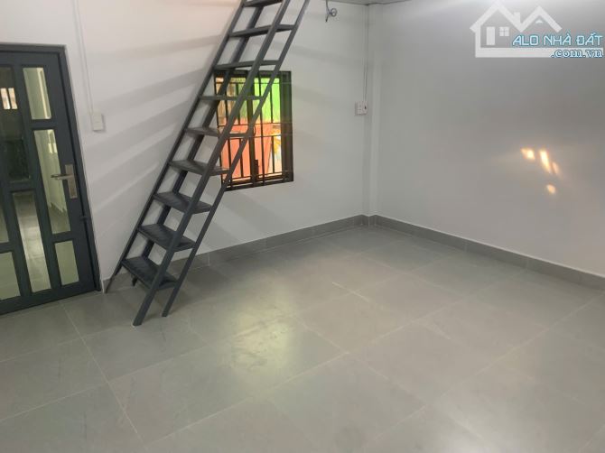 Cho thuê căn hộ yên tĩnh trung tâm Q5 – 64m2, mới tân trang, có tầng lửng 40m2, vào ở ngay - 2