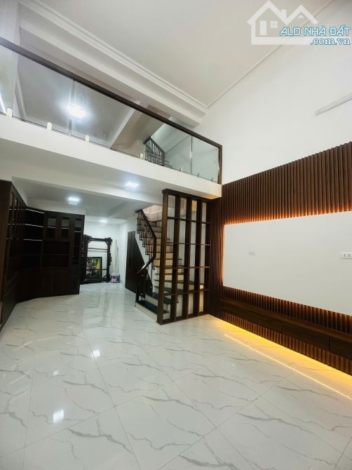 Bán Nhà Phố Chu Văn An Ô Tô Vào Nhà 44m2 5 Tầng MT 4.2m Giá 12.75 Tỷ - 2