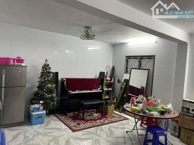 Cho thuê nhà nguyên căn ngõ 77 Xuân La Tây Hồ, 50m 2 tầng, giá 5.5tr - 2