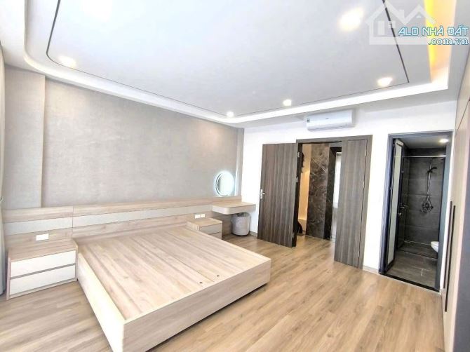 BÁN NHÀ HOA LƯ LÊ ĐẠI HÀNH GẦN VINCOM BÀ TRIỆU - 40M 5T MT 4.5M - NGÕ THÔNG NHÀ MỚI ĐẸP - 2