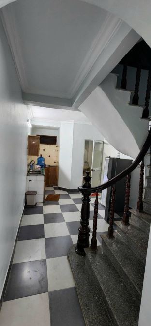 Cho thuê nhà nguyên căn ngõ 64 Vương Thừa Vũ- Thanh Xuân. Dt 57m 4 tầng, giá 18tr-bàn - 2