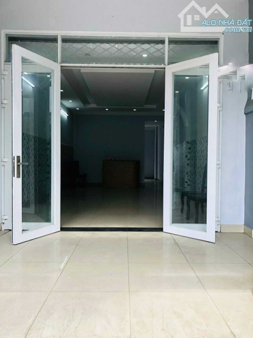 BÁN MẶT TIỀN CHỢ HIỆP THÀNH - QUẬN 12. 📌DT : ngang gần 5m dài 20m 💸 giá : 7 tỷ còn thươn - 2