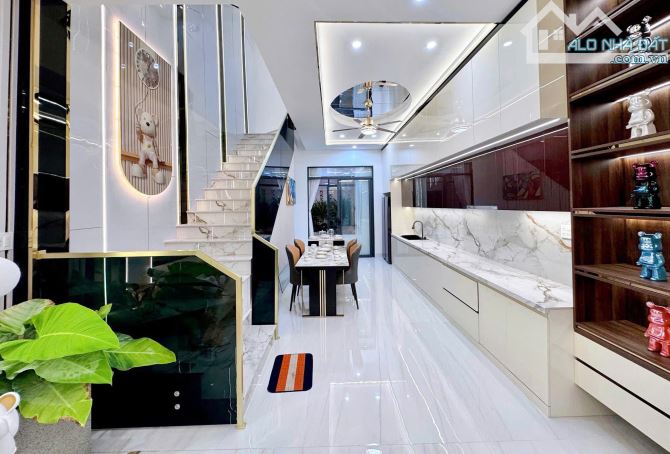 🚨 Chính chủ gửi bán nhà 3 tầng MT Phường 4 - TP Tân An - Long An 82m² - 2.3 tỷ SHR - 23