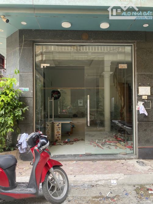 Cho thuê nhà nguyên căn lô góc Trần Quốc Hoàn. DT 50m2, 5 tầng. 22 triệu(tháng) - 3