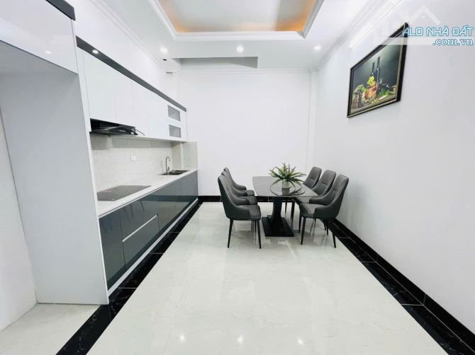 Hàng độc 10,5 tỷ, 50m2, 5 tầng nhà mới koong, thang máy, ngõ ba gác, 80m ra mặt phố
