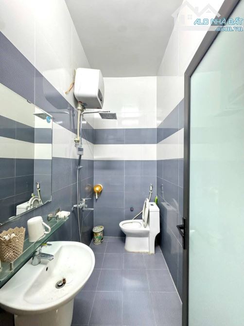 Bán nhà 3 tầng giá 3.48 tỷ ngõ Trần Nguyên Hãn - 3