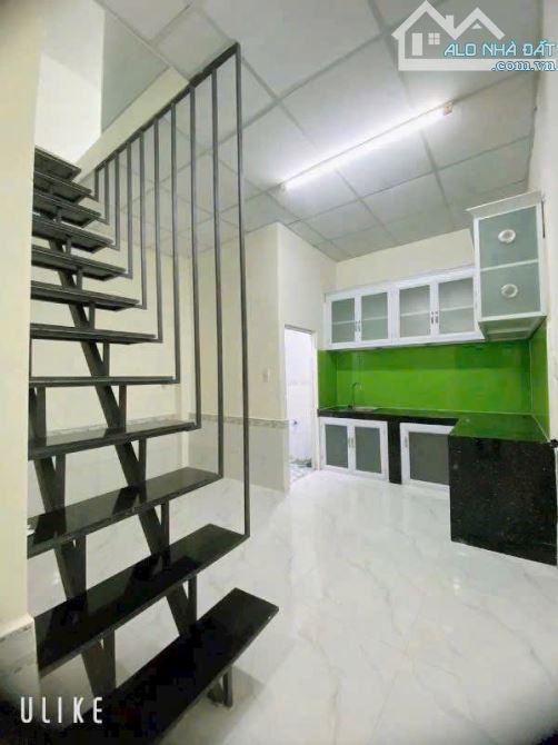 NHÀ THẠNH XUÂN 25 QUẬN 12 +DT chuẩn 4 x 8m 1 trệt 1 lầu 2pn 2wc  +Có ban công thoáng mát - 3