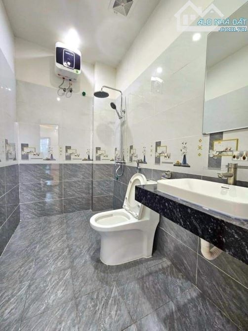 NHÀ ĐẸP ĐÔNG NGẠC - DT33M2 - 5 TẦNG -GIÁ HƠN 6 TỶ - NGÕ THÔNG THOÁNG - ĐỂ Ở KINH DOANH - 3