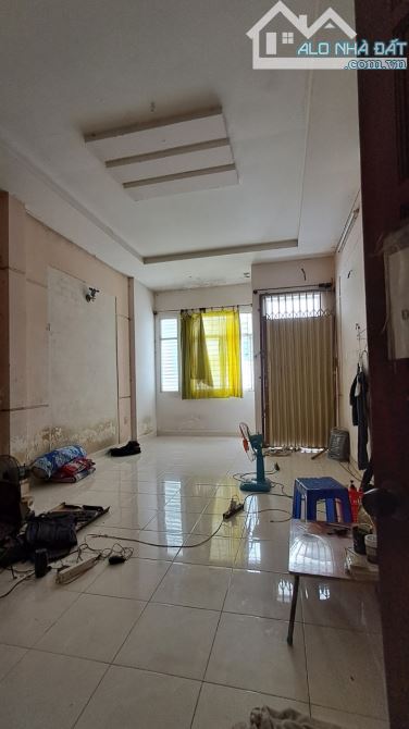 Nhà giá rẻ Bùi Minh Trực P5Q8, Dt 4x15 3tầng 3pn hẻm thông giá 6.5tỷ TL mạnh. - 3