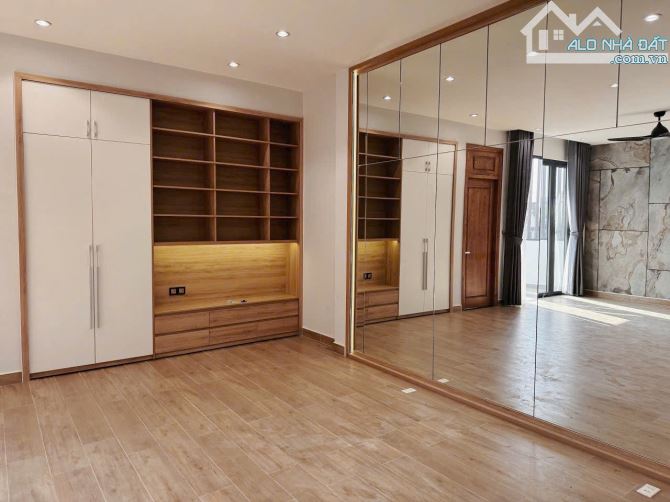 Bán Gấp Villa Đang Cho Thuê 30tr/tháng 180m2 Ngang 8m Đường Thi Sách Cách Chợ Đà Lạt 2km - 3
