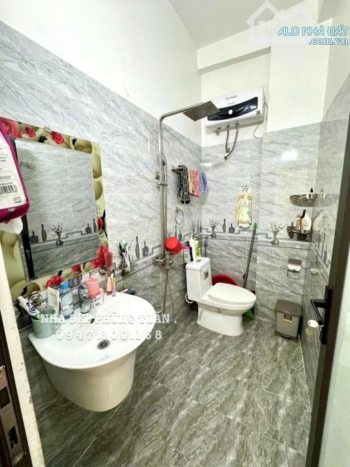 P Tuấn... Nhà 193 Văn Cao DÂN XÂY ĐỘC LẬP Chỉ việc sách vali về ở• OTO đỗ cửa - 3