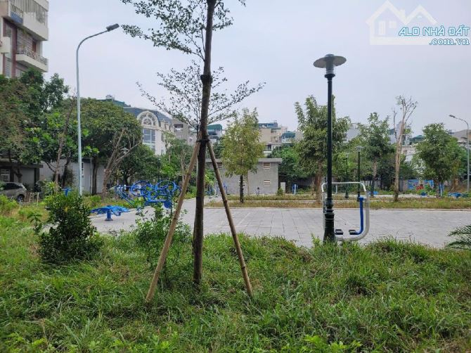 Bán mảnh đất đấu giá Kiến Hưng Hà Đông - Ô tô tránh,Vỉa hè ,View công viên,65m,mặt tiền 5m - 3