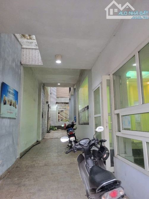 Bán biệt thự 233m2 đường 8m 30 tỷ Điện Biên Phủ, Trường An TP Huế - 3