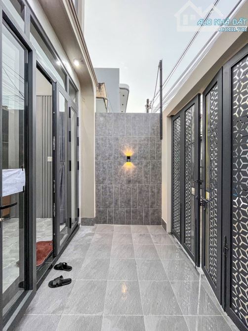 NHÀ TRỆT LỬNG KIẾN TRÚC HIỆN ĐẠI MỚI XÂY - 3 PHÒNG NGỦ - TẶNG NỘI THẤT - LỘ ÔTÔ.CÁCH ĐH Y - 3