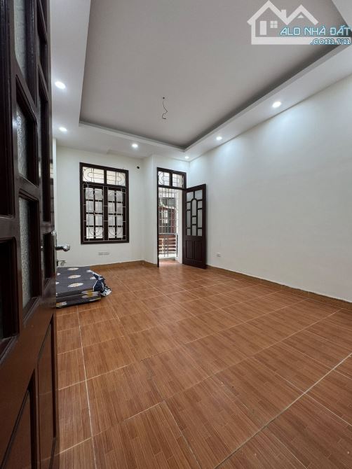 BÁN NHÀ CÁT LINH ĐỐNG ĐA 40m 5T Mt 4m GIÁ 10 TỶ NGÕ THÔNG BA GÁC TRÁNH KINH DOANH. - 3