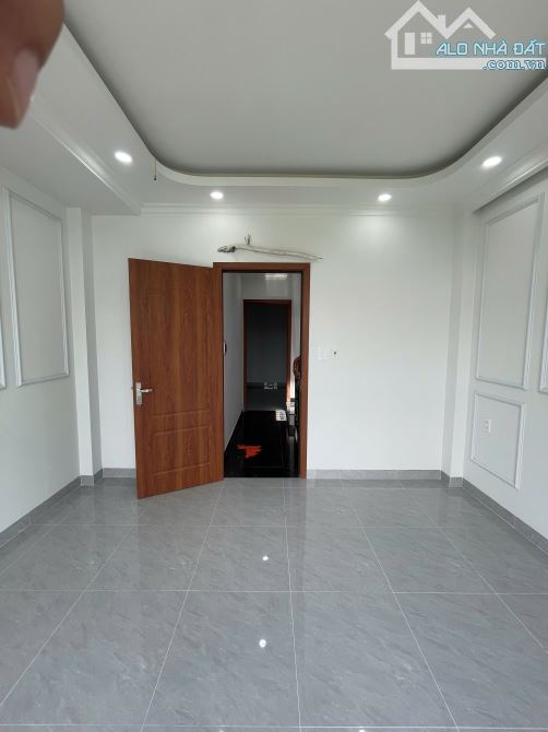 Bán nhà mới xây 3 tầng ĐƯỜNG 40 Hiệp Bình Chánh Tp Thủ Đức có vỉa hè Đường 7M - 3
