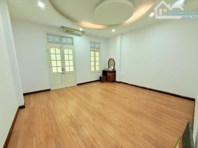 Bán Nhà Phố Phạm Tuấn Tài Cầu Giấy DT 50M 5 Tầng Phân Lô Oto Tránh Gần Phố Nhà Đẹp Ở Ngay - 3