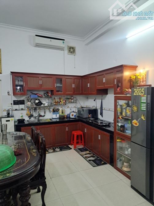 BÁN NHÀ HẺM 8M - BÌNH TRỊ ĐÔNG - BÌNH TÂN - 70M2 (4M x 18M) 4 TẦNG BTCT - GIÁ 7.x TỶ - 3