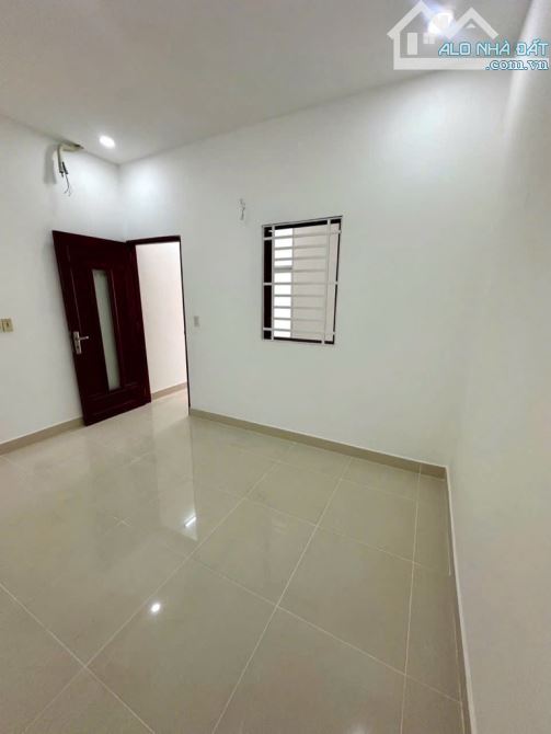 Bán gấp nhà đẹp ở ngay Âu Dương Lân, cách hẻm xe hơi 15m, 41m2, ngang 4.1m, SHR, HCĐ. - 3
