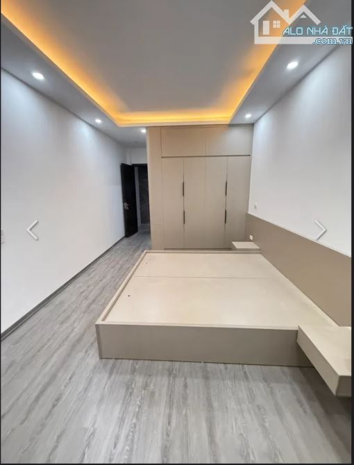 BÁN NHÀ QUẬN ĐỐNG ĐA - NGÕ THÔNG - BA GÁC TRÁNH - MỚI TINH - 38M2 X 5 TẦNG - THANG MÁY - 3