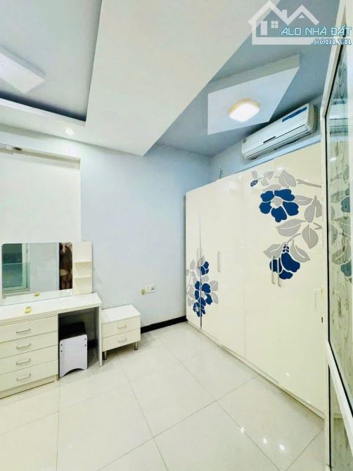 Cho thuê nhà 3 tầng kiệt đường Tiểu La, Hoà Cường Bắc. Diện tích 53m2. Giá 10 triệu - 3