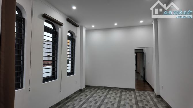 bán nhà mặt tiền 3 tầng - mặt tiền Trần Phú - 3
