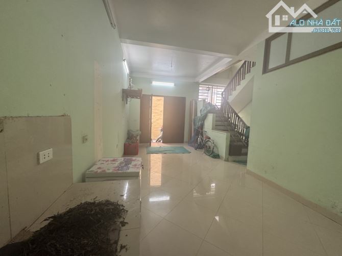 Bán đất tặng nhà 2 tầng-Thạch Bàn- lô góc -ba mặt thoáng -mặt tiền siêu rộng - ô tô vào nh - 3