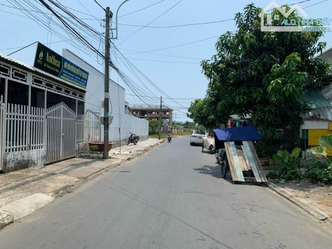 Đang cần tiền gấp ! Bán nhanh căn nhà mặt tiền Hà Văn Lao , Tân An Hội 80m2 SHR giá 850tr - 3
