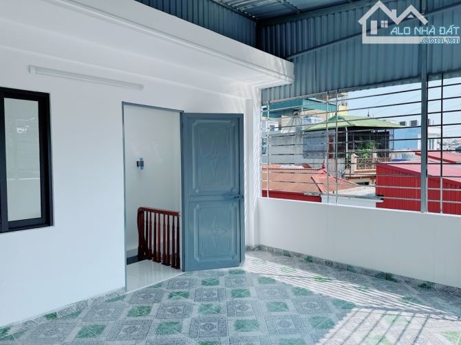 Bán nhà Ngô Gia Tự, Long Biên: 32m2, 5 tầng, hơn 5 tỷ, ở ngay, ô tô, full đồ, ngõ thông - 3