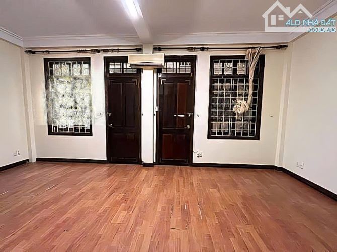 Bán Nhà Hoàng Quốc Việt DT 40m2× 4Tầng Mặt Tiền Rộng Gần 7m Kinh Doanh Sầm Uất - 3