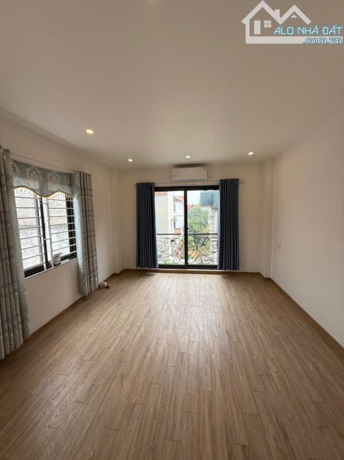 Bán nhà riêng Nguyễn Văn Linh, Thạch Bàn, Long Biên, 5,8 tỷ, 34,5 m2,ô tô đỗ cửa - 3