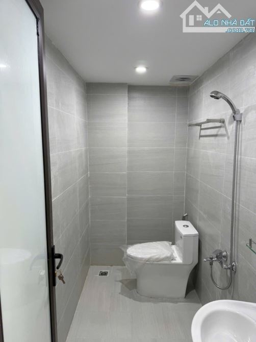 Nhà đẹp long lanh chỉ việc vào ở, vị trí trung tâm cần tiền gấp nên chủ nhà cần bán - 3