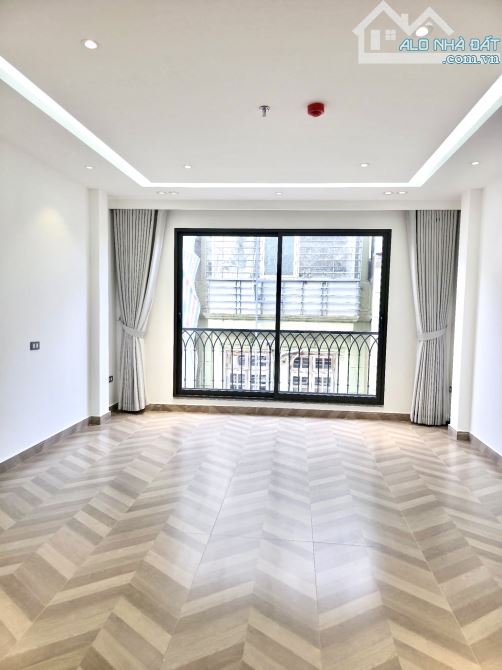 Phân lô La Thành, vỉa hè, ô tô tránh đỗ, kinh doanh, 5T thang máy, 2 thoáng, gara, 69m2 - 3
