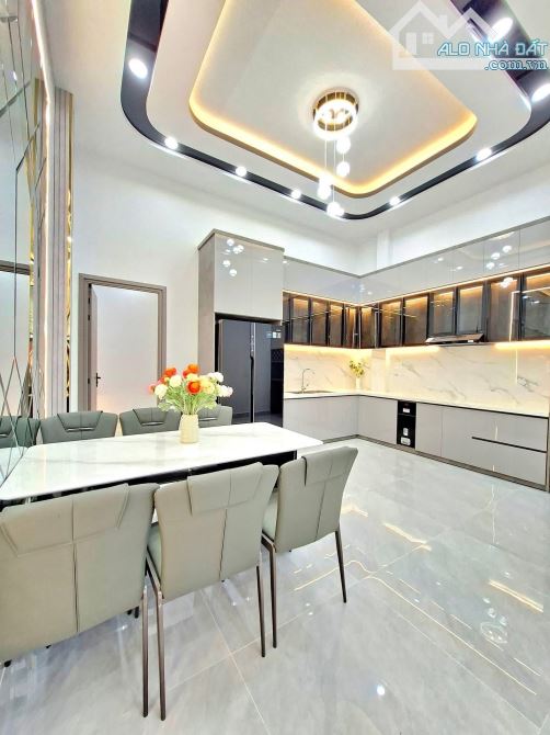 Căn nhà đẹp siêu rộng ngay Phạm Văn Hai, Tân Bình. Giá: 3 Tỷ 290 / 70m2. SHR, hẻm thông - 3