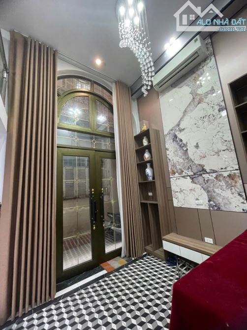 Bán nhà Tây Sơn 10m ra phố ngõ thông thoáng mặt tiền rộng full nội thất cao cấp thiết kế - 3