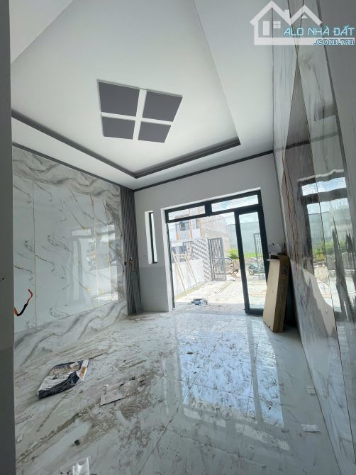 HẠ GIÁ 100 TRIỆU BÁN GẤP CĂN NHÀ  KHU VỰC TÂN UYÊN -UYÊN HƯNG ĐỂ GIA ĐÌNH VỀ QUÊ - 3