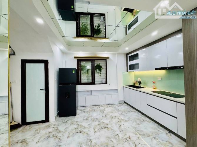 Bán Nhà Ngõ 523 Minh Khai - 50m RA Ô TÔ TRÁNH - 30/38m2 - FULL ĐỒ XỊN MỊN. - 3