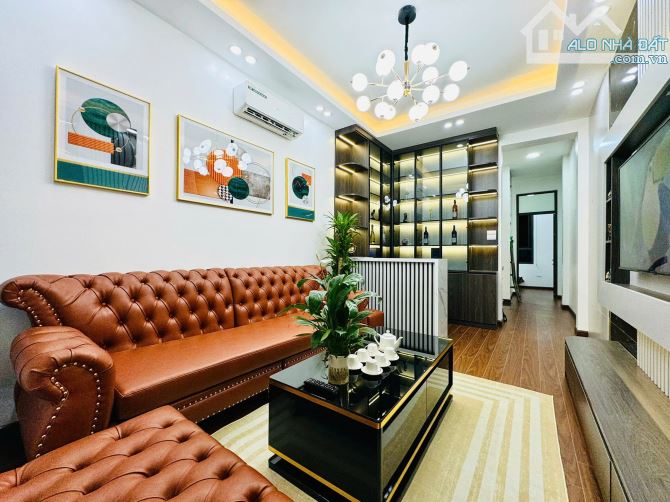 Hiếm! Nhà Nguyễn Văn Huyên, ô tô đỗ cửa, 50m ra phố, nhà đẹp dân xây, ở ngay 32m2*5T - 3