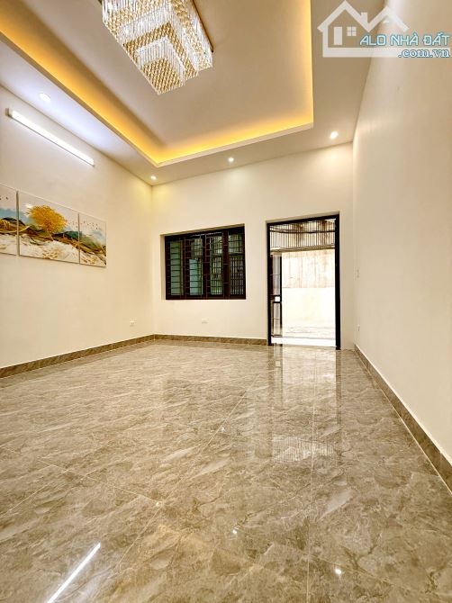 BÁN NHÀ PHÂN LÔ TÔ VĨNH DIỆN- dt 60mX 4 tầng- 2 thoáng- 15M ra oto tránh. - 3