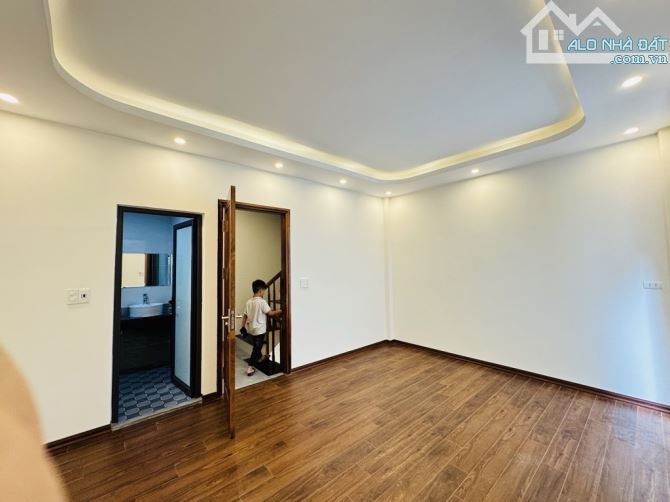 Cần bán nhà đẹp mới xây - DT 30m2 - ô tô đỗ cửa -  Giá 4,1 tỷ - 3