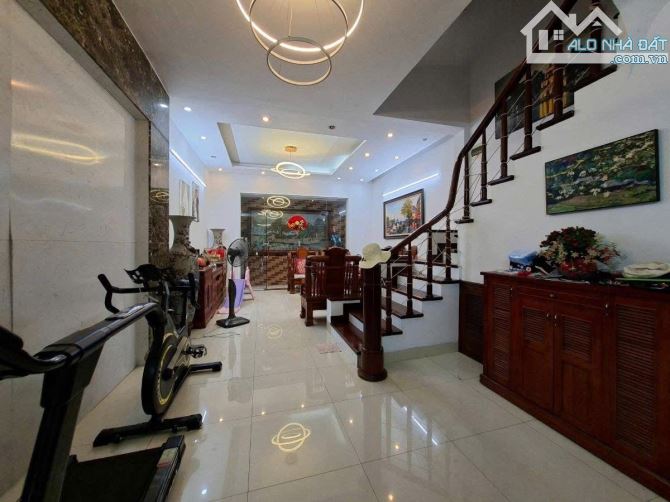 Bán nhà phố Phạm Tuấn Tài, Đặng Thuỳ Trâm, 2 Ôtô tránh, Vỉa hè 3m, Ô chờ thang máy.DT 58m2 - 3