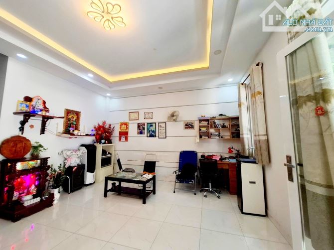 Nhà Hẻm Xe Hơi đường Lê Đình Cẩn, 96m2 ( 6 x 16 ) Cấp 4 như hình có 3PN, hoặc xây mới - 3