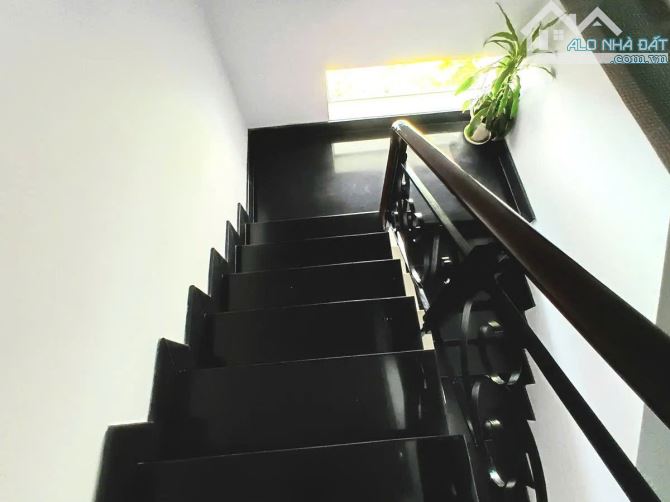 BÁN NHÀ  HẺM  8M BÙI QUANG LÀ,5 TẦNG,120M2,DÒNG TIỀN 37TR/T. GIÁ 14 TỶ - 3