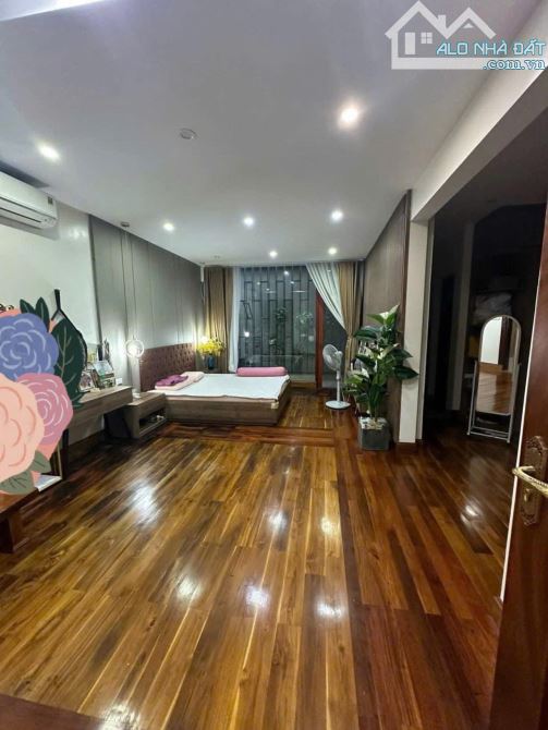 Nhà 4 tầng đường Tôn Thất Thuyết - gần chợ - SIÊU NET - 3
