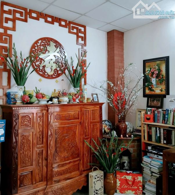 hạ giá 157m2 sẵn 2 căn nhà cấp 4 ở 2 hộ gia đình xinh xắn ô tô tận sân ngay trung tâm phố - 2