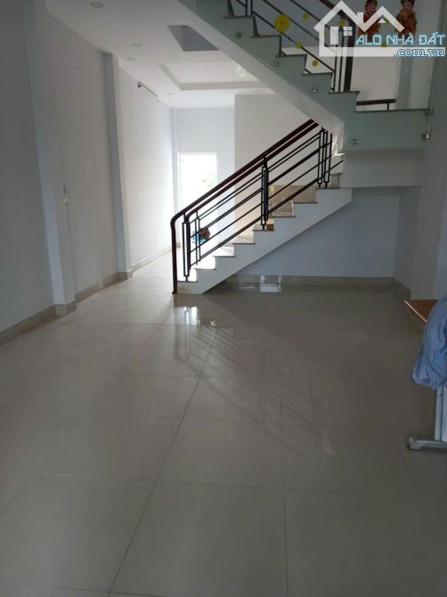 CHỦ ĐỔI Ý, BÁN NHANH NHÀ 1 TRỆT 1 LẦU MỚI XÂY, 121M2, 950TR, ĐƯỜNG TRẦN THỊ CẨM, TÂN PHÚ T - 3
